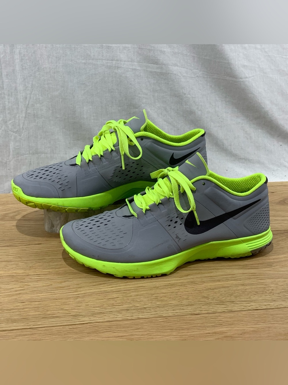 Nike FS Lite Men’s Size 10.5 Gray Yellow Trainer Athletic Shoes